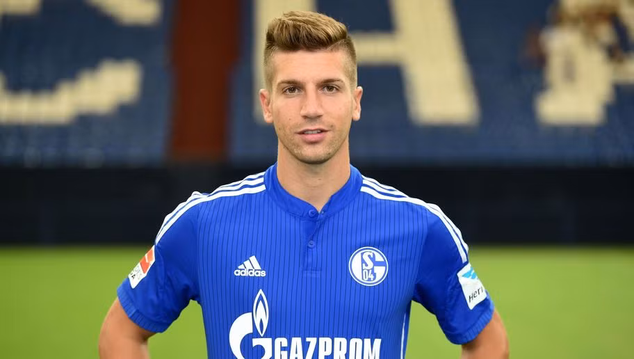 Ở độ tuổi hai mươi thì Nastasic đã là thành viên quan trọng của đội tuyển Serbia sau khi trung vệ Nemanja Vidic giã từ sự nghiệp thi đấu quốc tế. Có một sự nghiệp không mấy suôn sẻ tại Man City nhưng với khối lượng tài sản lên đến 24 triệu USD, ngôi sao trẻ này hoàn toàn có thể tự hào về những gì mình làm được.