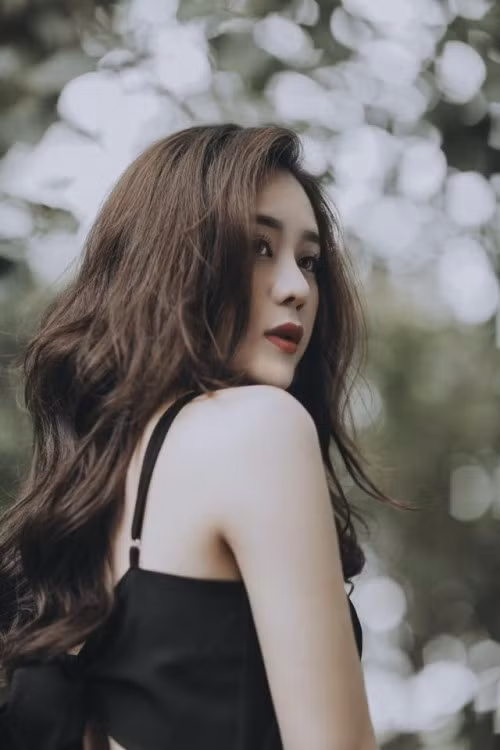 Bên cạnh việc là mẫu ảnh, cô bạn còn tham gia còn tham gia diễn xuất tại một số phim ngắn và đã nhận về khá nhiều phản hồi tích cực từ phía khán giả.