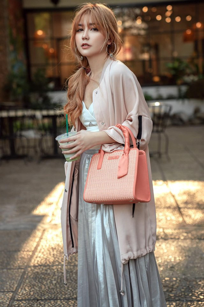 Cụ thể, trong những bức ảnh được chia sẻ trên trang cá nhân gần nhất, An Japan đã khiến nhiều người không thể nhận ra bởi diện mạo bị nhận xét là có quá nhiều thay đổi của mình.