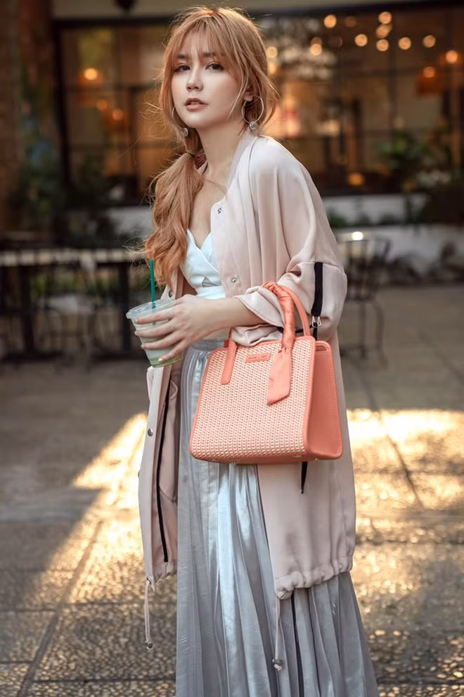 Cụ thể, trong những bức ảnh được chia sẻ trên trang cá nhân gần nhất, An Japan đã khiến nhiều người không thể nhận ra bởi diện mạo bị nhận xét là có quá nhiều thay đổi của mình.