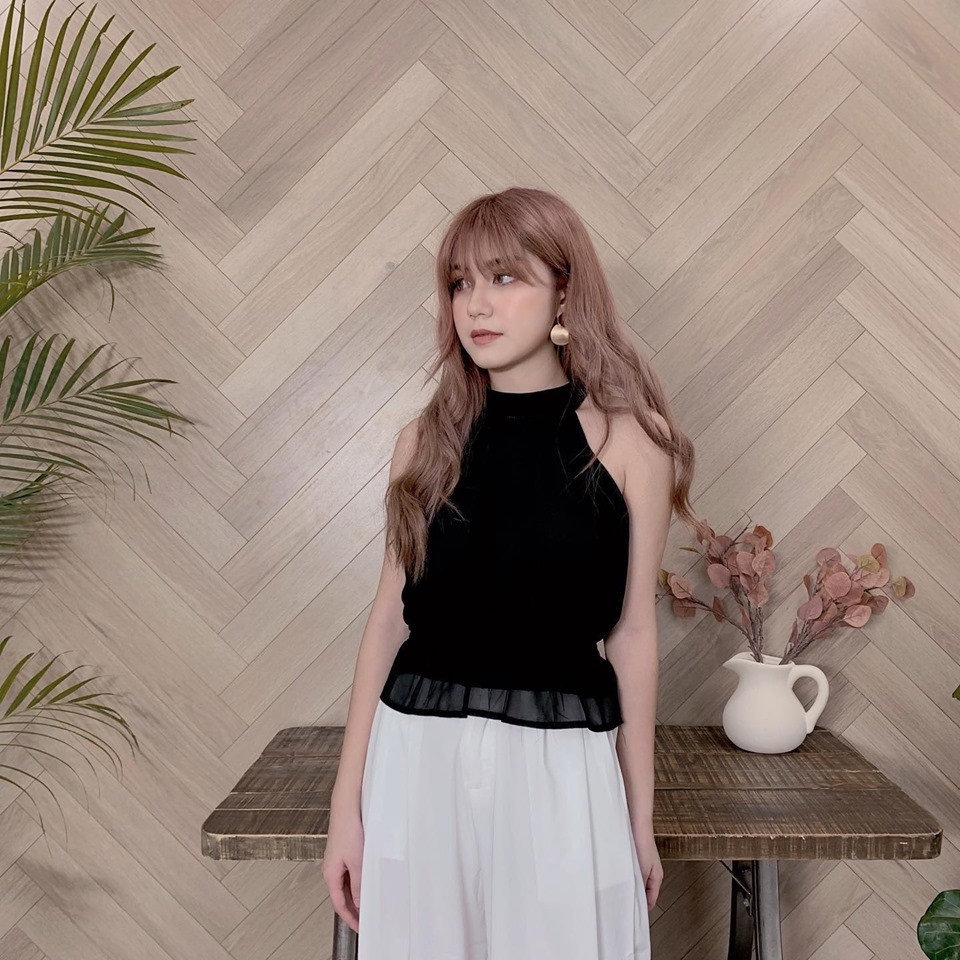 Một vài cư dân mạng cho rằng trông An Japan khác đi chỉ bởi vì cô nàng nhuộm tóc màu sáng và thay đổi phong cách trang điểm cho Tây hơn mà thôi.