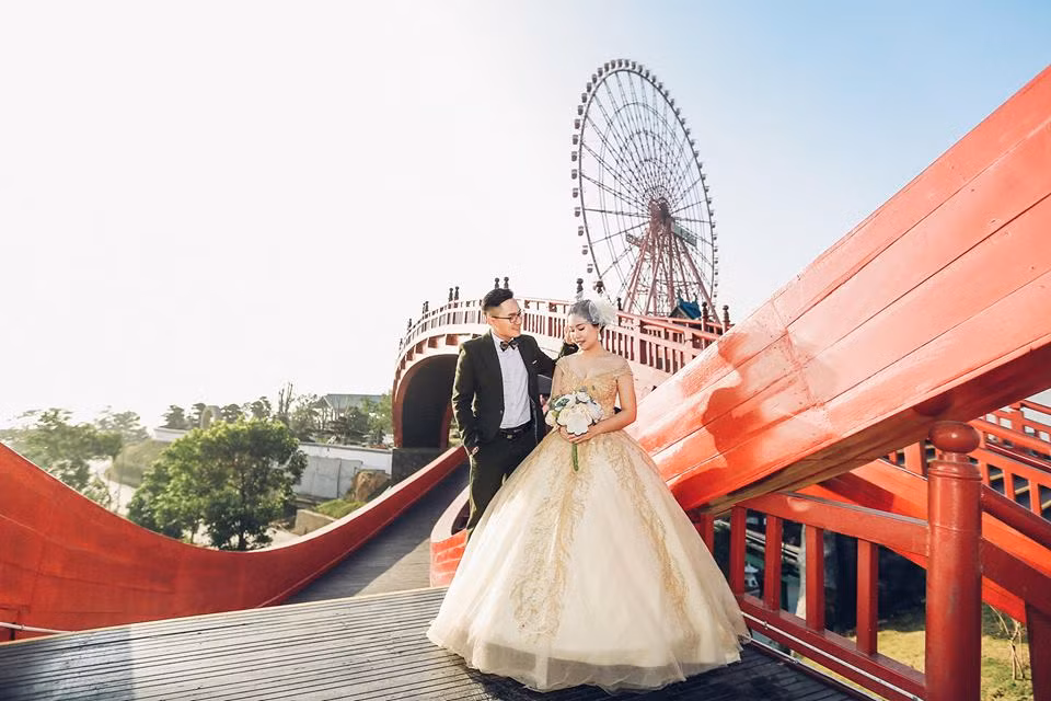 Nếu để ý hơn, cầu Koi cũng chính là địa điểm được xuất hiện trong bộ phim ăn khách "Cả một đời ân oán", cây cầu có một không hai ở miền Bắc đang khiến giới trẻ "sốt xình xịch".