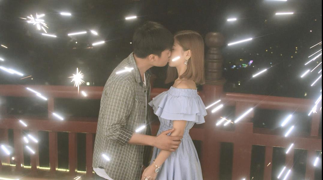 Theo sự tưởng tưởng tượng của nhiều người, do được xây dựng gồm 2 làn vắt chéo nhau thể hiện sự hòa hợp, gắn kết tình yêu đôi lứa, cầu Koi cũng được ví như "Cây Cầu Tình Yêu" mới dành cho giới trẻ. Không ít những cặp đôi đã thể hiện màn tỏ tình lãng mạn và ý nghĩa của mình trên cây cầu này.