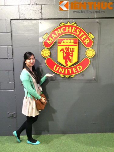 Theo tìm hiểu, nhân vật trong ảnh là bạn Nguyễn Hải Hiền, 18 tuổi đang là du học sinh Việt Nam tại Manchester United – Vương quốc Anh.