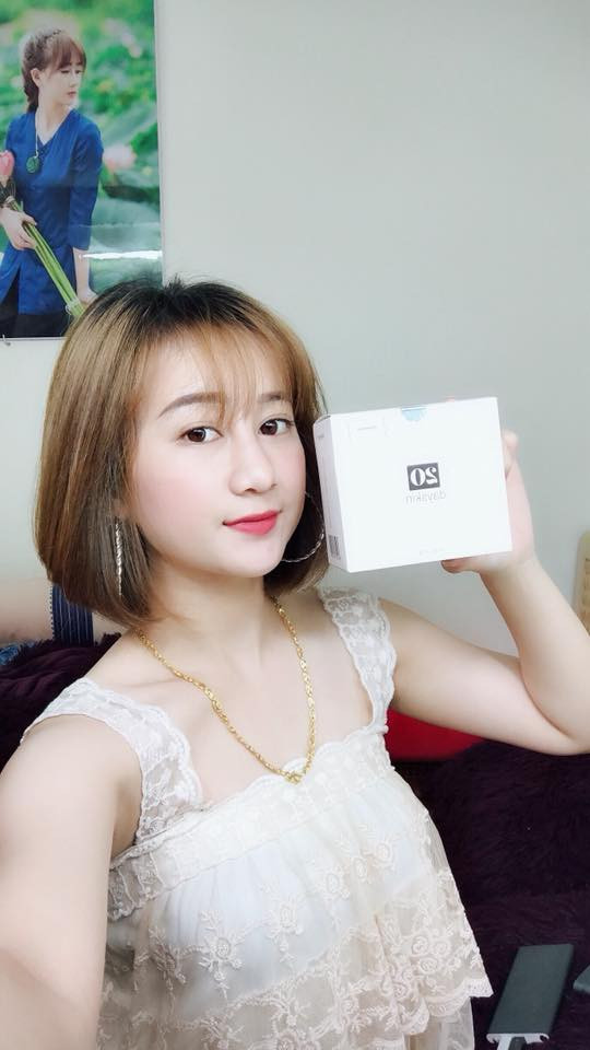 Thu Hường chia sẻ: "Năm ngoái là thời điểm mình ra hầu, thường thì ai đi học như mình vẫn hay xin khất để học tập xong, nhưng vì cái duyên của mình đến sớm hơn nên cũng nhất tâm để ra trình đồng".