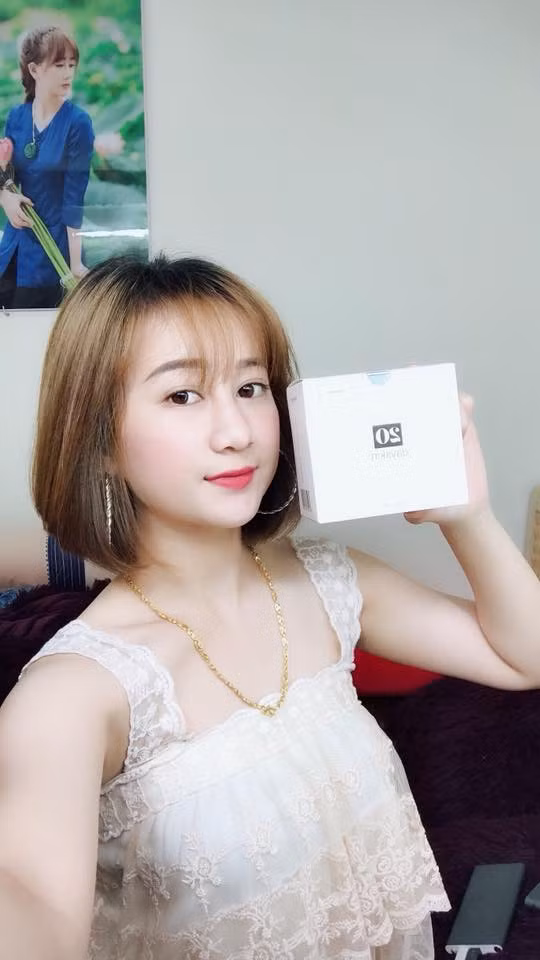 Thu Hường chia sẻ: "Năm ngoái là thời điểm mình ra hầu, thường thì ai đi học như mình vẫn hay xin khất để học tập xong, nhưng vì cái duyên của mình đến sớm hơn nên cũng nhất tâm để ra trình đồng".