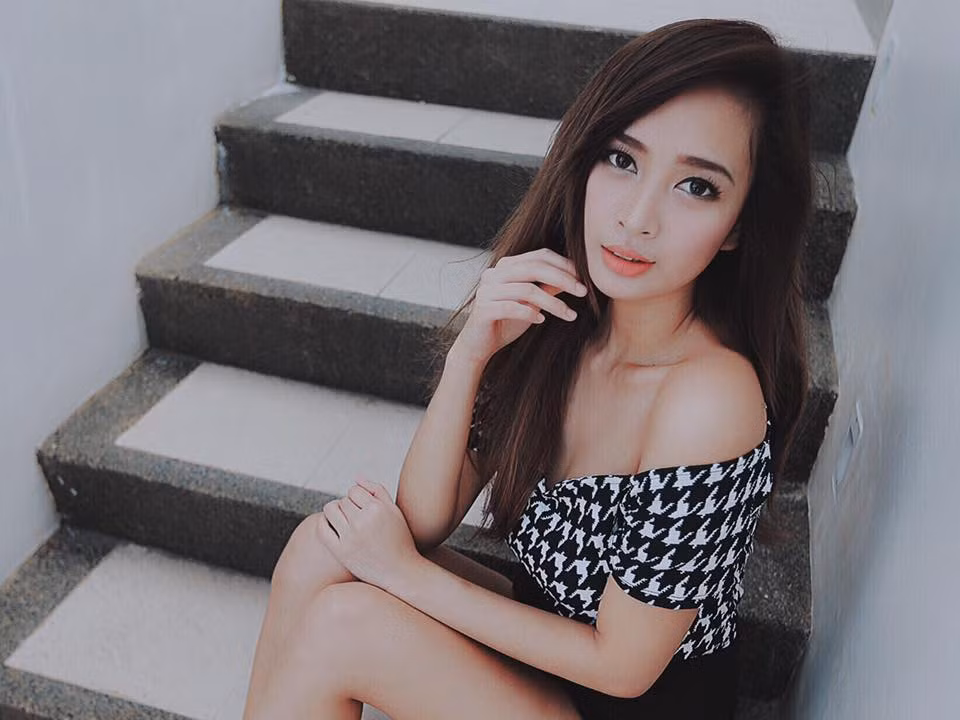 Trước khi làm nữ streamer game, Ann B. Mateo từng là một người mẫu kiêm ca sĩ và đã gặt hái được những thành công nhất định. Nhờ vậy cũng sở hữu sẵn lượng fan đông đảo.