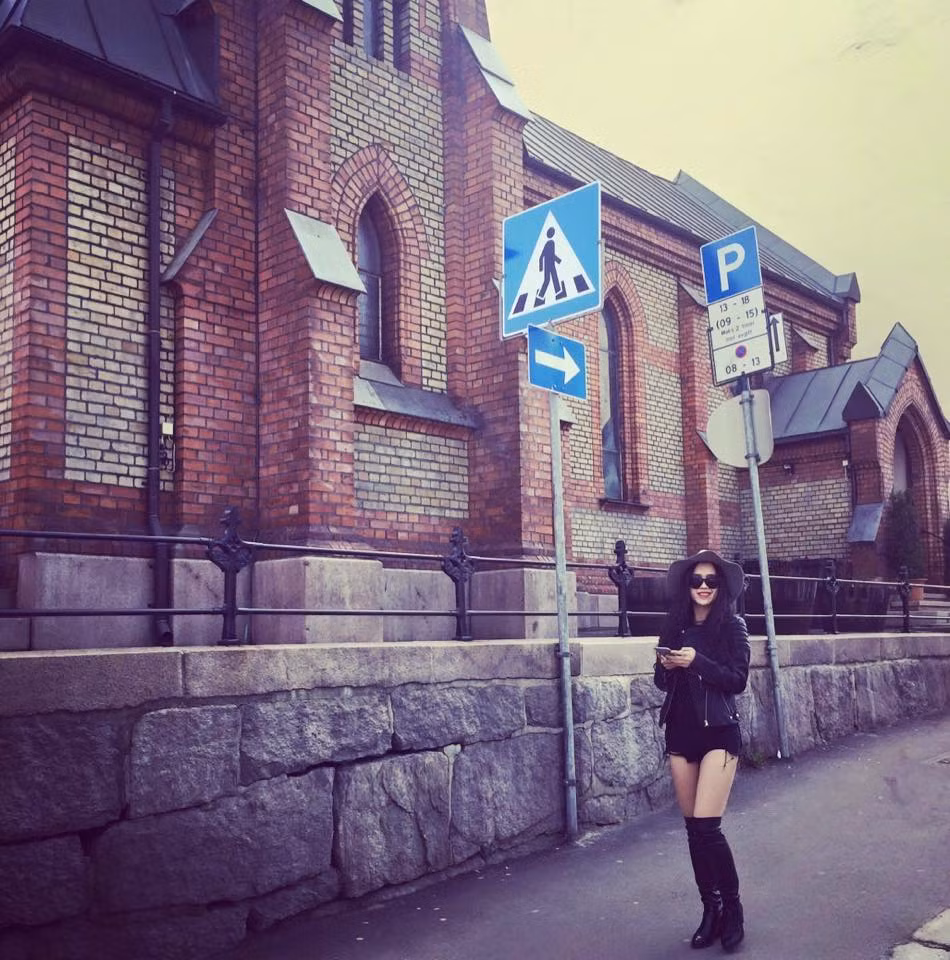 Vẻ đẹp gợi cảm của nữ DJ nơi trời Âu.