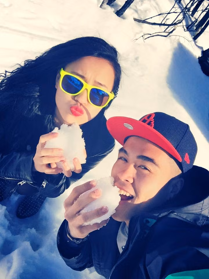 Tít được biết đến là nữ DJ khá nhí nhảnh. Cô đã có bức ảnh nghịch tuyết trắng tuyệt đẹp.