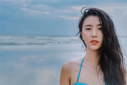 9X đã chuyển vào TP.HCM lập nghiệp. Cô là một trong những mẫu ảnh, gương mặt đại diện nổi tiếng được nhiều nhãn hàng săn đón hiện nay.