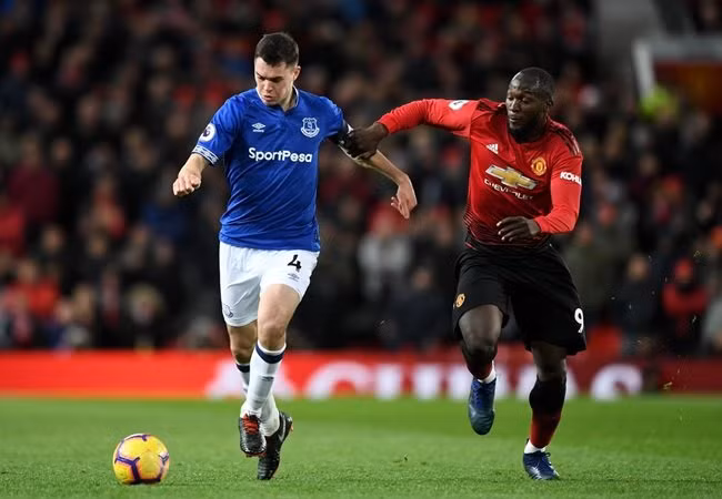 Chuyển nhượng cầu thủ từ ESPN, trung vệ Michael Keane đang trở thành mục tiêu săn đón của nhiều đội bóng tại Premier League sau phong độ ổn định trong màu áo Everton.