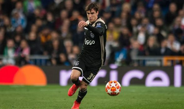 Giám đốc bóng đá câu lạc bộ Ajax Amsterdam Marc Overmars cho rằng đội bóng sẽ cố gắng để có thể giữ chân được hậu vệ Nicolas Tagliafico trước sự quan tâm từ Arsenal.