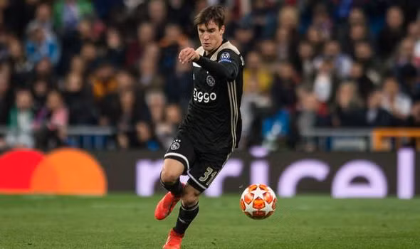 Giám đốc bóng đá câu lạc bộ Ajax Amsterdam Marc Overmars cho rằng đội bóng sẽ cố gắng để có thể giữ chân được hậu vệ Nicolas Tagliafico trước sự quan tâm từ Arsenal.