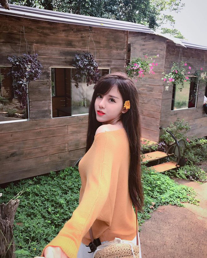 Mỹ Linh cũng có khá nhiều người yêu mến, theo dõi. Trang cá nhân của cô nàng có đến hơn 32 nghìn lượt follow.