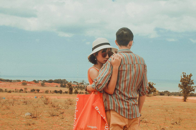 Huỳnh Như và người ấy đã gặp nhau cách đây 2 năm ở quán mì cay nơi cô làm thêm và ở cạnh nhau đến bây giờ.