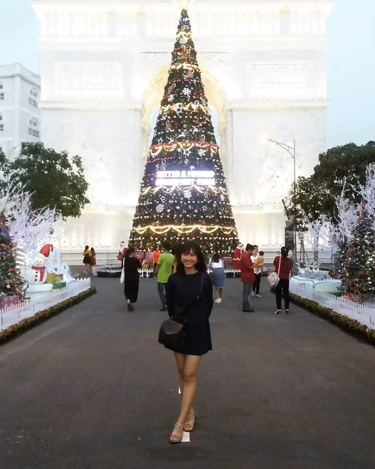 Huỳnh Như hiện đang là sinh viên năm cuối ngành Sư phạm Tiếng Anh ở Đại học Cần Thơ và khi ra trường cô bạn sẽ là 1 giáo viên tiếng Anh.