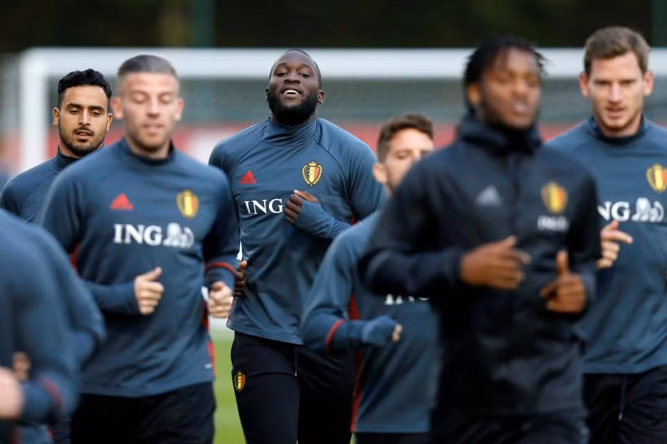 Mourinho phát điên vì Lukaku: Theo thông tin chuyển nhượng bóng đá mới nhất được phát đi từ đại bản doanh từ ĐT Bỉ, HLV tuyển Bỉ - Roberto Martinez định xếp Lukaku ra sân thi đấu vào đêm này trước đối thủ Đảo Síp, Mourinho sẽ không vui khi thấy cậu học trò xung trận, trong bối cảnh vừa mất Fellaini vì chấn thương và cuối tuần này M.U sẽ có chuyến làm khách quan trọng gặp Liverpool. Ảnh: Goal