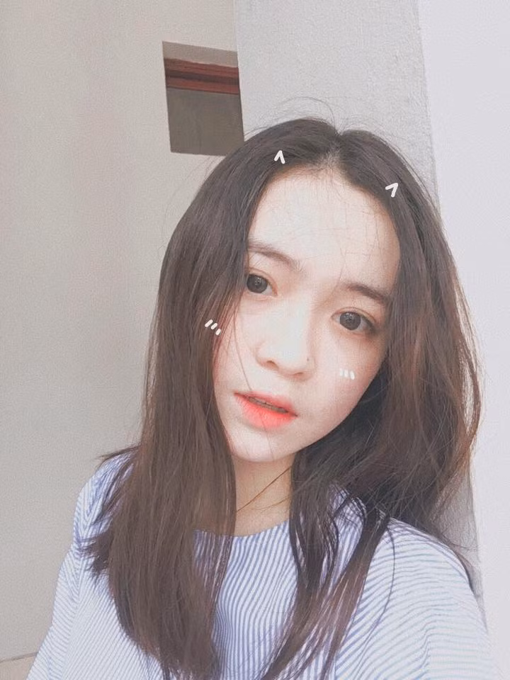 Nhan sắc xinh đẹp cùng guu thời trang ấn tượng, Linh Phi xứng đáng là cái tên được nhiều bạn trẻ thành phố Vinh nhớ mặt. Ảnh trong bài: Facebook nhân vật.