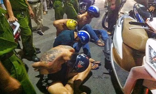 Giai cuu co gai bi bang giang ho doi no thue o Sai Gon bat coc