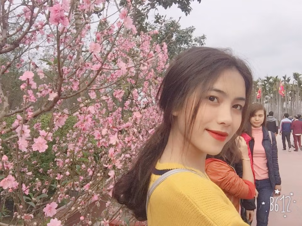 Thông qua bức ảnh của nhiếp ảnh gia Nguyễn Khánh Minh, cô bạn này được cho là người đã giành được chiến thắng, dù vóc dáng khá mảnh mai, đặc biệt là nụ cười vô cùng xinh xắn.