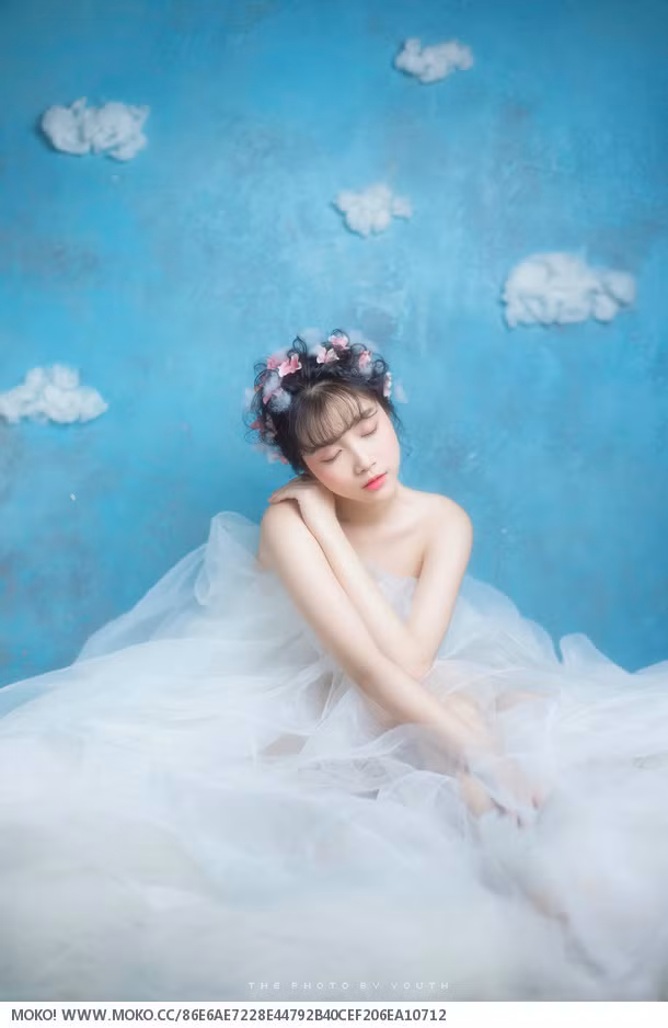 Nhiều cư dân mạng đã dùng những từ ngữ hết sức hoa mỹ để nhận xét về nhan sắc của Lưu Đình Đình. Một số người còn ví von Đình Đình là một tiên nữ lạc lối xuống trần gian.