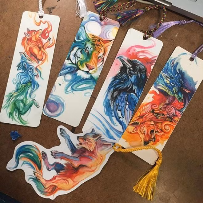 Những tác phẩm của Katy Lipscomb không chỉ để treo mà còn được dùng để làm những miếng đánh dấu sách hết sức đẹp.