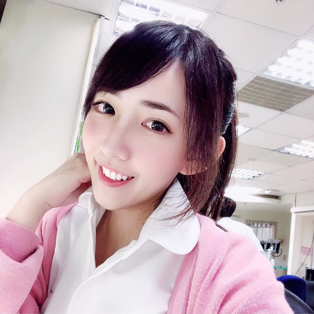 Li Yizhen may mắn được trời phú cho vẻ đẹp vừa trong trẻo vừa gợi cảm, xứng đáng được xếp vào hàng ngũ những nữ y tá quyến rũ nhất Đài Loan.