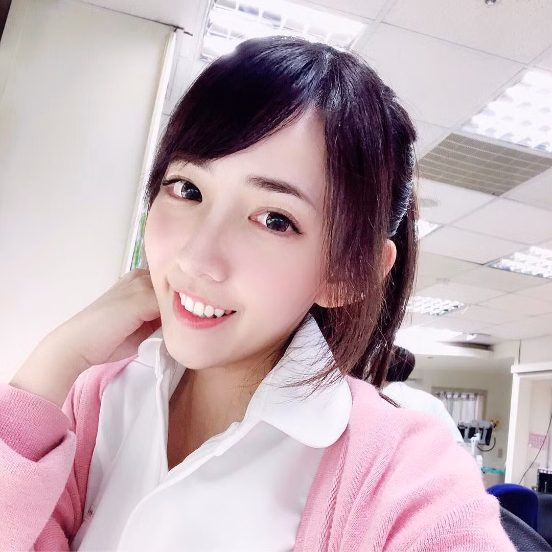 Li Yizhen may mắn được trời phú cho vẻ đẹp vừa trong trẻo vừa gợi cảm, xứng đáng được xếp vào hàng ngũ những nữ y tá quyến rũ nhất Đài Loan.