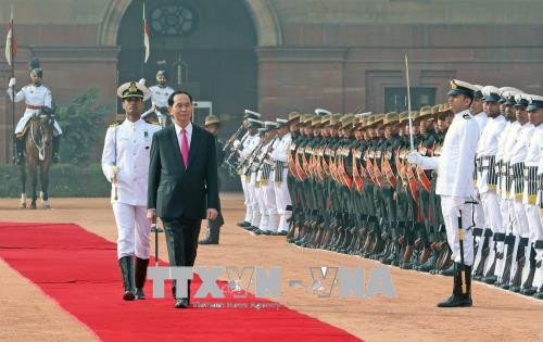 Chủ tịch nước Trần Đại Quang duyệt đội danh dự. Ảnh: Nhan Sáng/TTXVN.