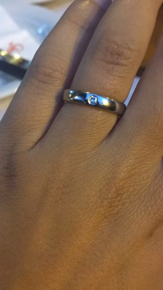 Màn cầu hôn của Bosworth được diễn ra trên bãi biển Copacabana. Anh chàng VĐV người Anh đã cầm chiếc nhẫn và quỳ xuống trước mặt bạn tình và nói lời cầu hôn. Trước tấm lòng chân thành của Bosworth, Dineley không thể nào từ chối. Anh còn khoe chiếc nhẫn của người yêu sau đó trên Twitter.