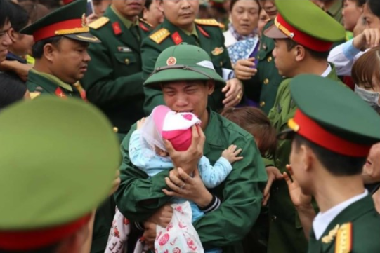 Điều đáng mừng năm nay đã có tới gần 1.200 thanh niên tình nguyện viết đơn xin nhập ngũ để phục sự Tổ quốc.