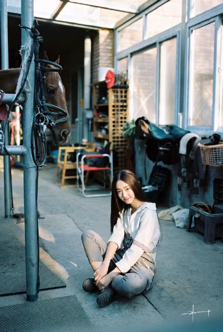 Vẻ xinh đẹp tinh khôi của cô hot girl nông thôn được nhiều người đánh giá rằng chẳng kém gì các "ngọc nữ" của showbiz xứ Trung.