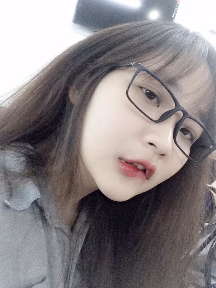 Vì có màn thay đổi nhan sắc quá ngoạn mục nên có khá nhiều tin nhắn hỏi xin bí quyết cải thiện làn da đến Nhật Anh. Cô bạn cũng rất vui vẻ và sẵn lòng chia sẻ với bất cứ ai cần.