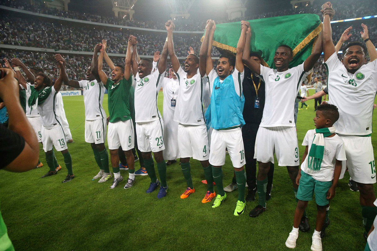 Sau 12 năm Ả Rập Saudi mới trở lại World Cup. Họ đã có những bước chuẩn bị không đến nỗi tồi trong các trận giao hữu. Mới đây, đại diện của châu Á đã làm khó Đức đến tận những phút cuối trước khi chịu thúc thủ 1-2.