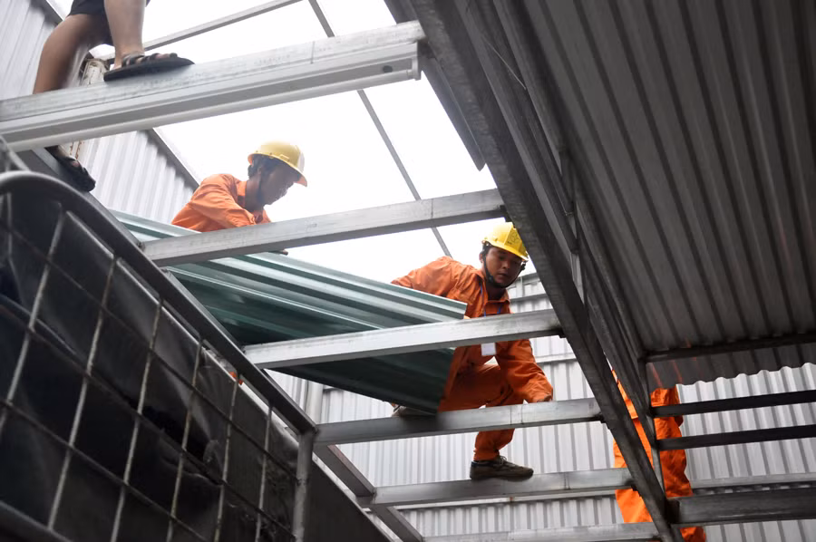 EVN HANOI voi cong tac dam bao an toan dien mua bao