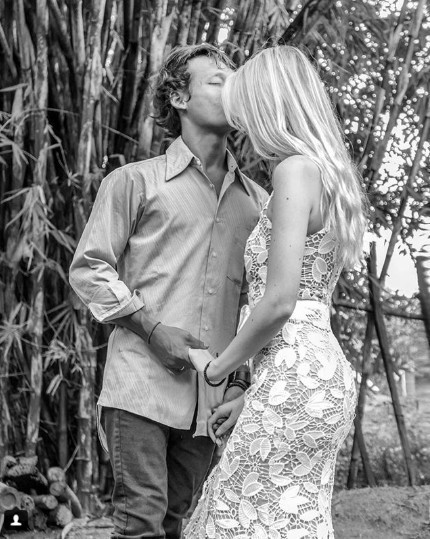 Sau đó, Karna và Polly đã có những cuộc gặp gỡ riêng tư và nhanh chóng yêu nhau. Sau khoảng một năm rưỡi, họ quyết định kết hôn mặc những hoài nghi của người đời.