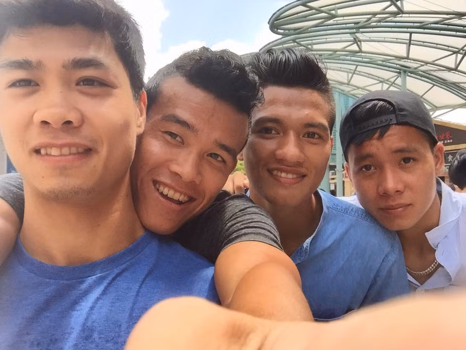 Sau chiến thắng hoành tráng 6 sao trước U23 Brunei, hôm nay HLV Miura đã cho các cầu thủ U23 Việt Nam xả trại và đi thăm quan Singapore.