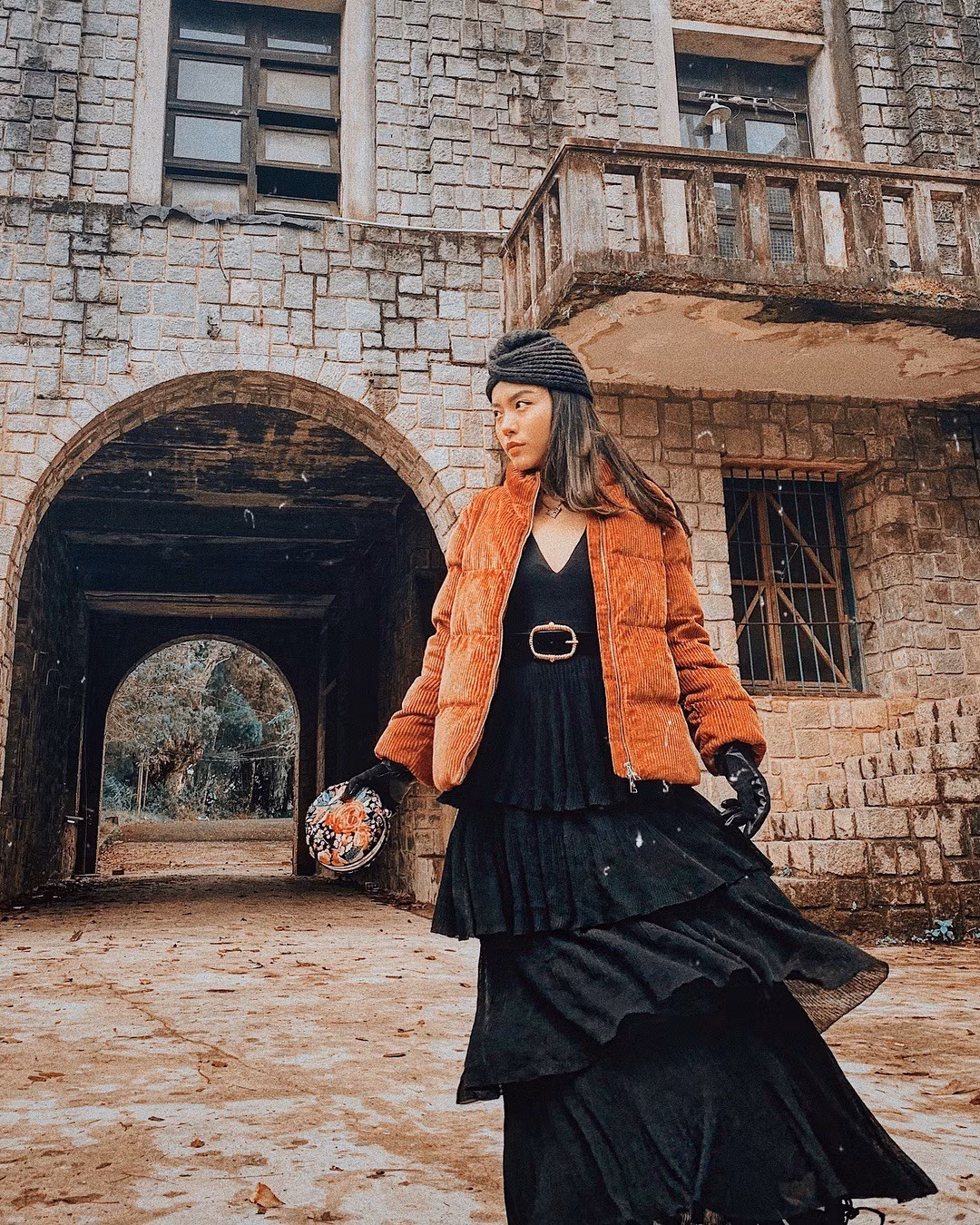 Phân viện sinh học Đà Lạt được xây dựng từ năm 1950, Phân viện sinh học Đà Lạt là một căn nhà gồm 4 tầng với tổng cộng 115 phòng, chính thức đưa vào hoạt động từ năm 1985. Điểm nhấn của địa điểm này đó chính là chiếc cổng thành chẳng khác gì lâu đài ngày xưa.