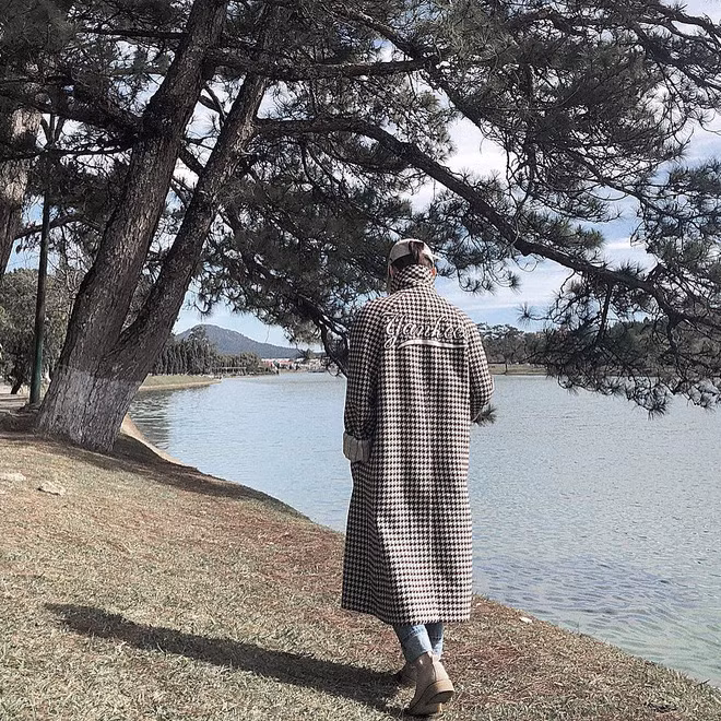 Dù chẳng để định vị tọa độ hay bất kỳ thông tin nào trên bài post của ca sĩ Sơn Tùng M-TP, hội yêu Đà Lạt dễ dàng nhận ra đây chính là Phân viện sinh học đang "gây bão" trên bản đồ sống ảo