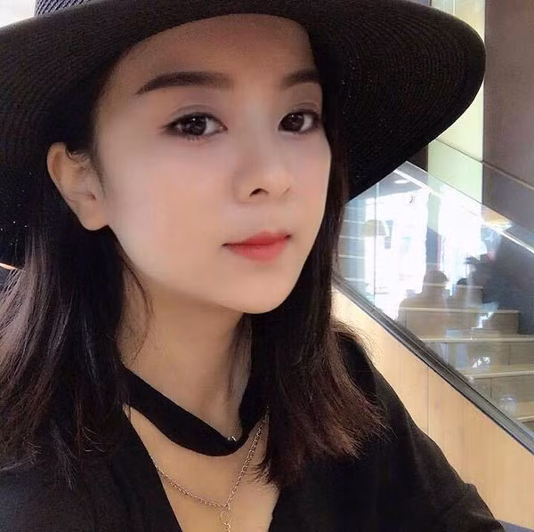 Cũng chính từ những bức ảnh chụp với con trai, nhiều người nhận xét rằng, Hương Mai và con trai là hai chị em. Bởi nhan sắc và phong cách thời trang của bà mẹ này sức trẻ trung và năng động.