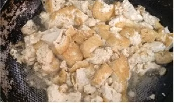 Ngược lại, không ít những bà mẹ chồng thì cho rằng là phụ nữ việc nữ công gia chánh là điều bắt buộc. Muốn giữ lửa cho gia đình thì phải giữ được lửa trong nhà bếp. Ảnh: Gocvuive.