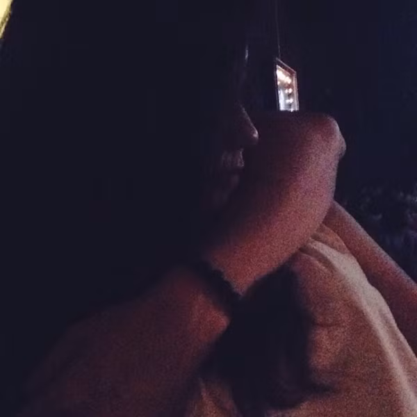 Sau đó là những bức ảnh ôm từ đằng sau rất tình tứ.