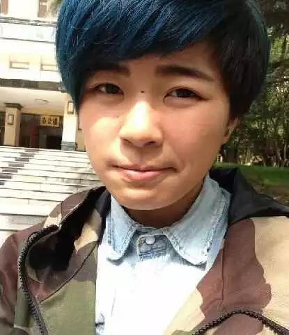 Cô chăm sóc cơ thể và ngoại hình, biến làn da ngăm thành trắng trẻo, mái tóc ngắn xơ xác được nuôi dưỡng thành một mái tóc dài mềm mượt.