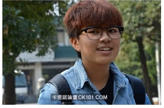 Thậm chí, khi nhìn những bức ảnh này, rất nhiều người còn cho rằng không có một điểm nào nữ tính nào trong khuôn mặt cũng như hình thể của cô gái này.