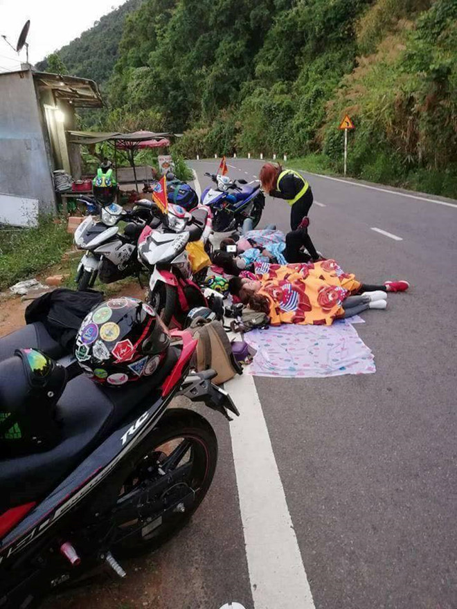 Trước đây, các bạn sinh viên thường tranh thủ 2 ngày nghỉ cuối tuần để cùng nhau thực hiện các cung đường phượt. Nhiều bạn thậm chí còn lên đường ngay sau khi được nghỉ học và rất nhiều điều nguy hiểm bủa vây từ những quyết định dại dột này.