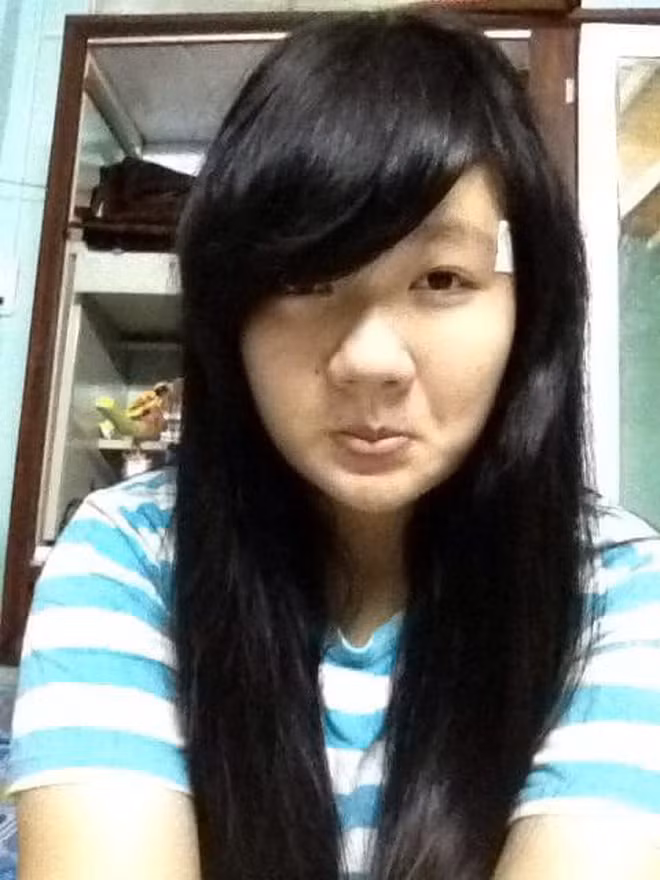 Cô bạn Nguyễn Ân Ngọc, đến từ Cà Mau và lớn lên ở Sài Gòn mới đây cũng đã khiến nhiều người ngưỡng mộ vì hành trình giảm cân thành công. Trước khi có được ngoại hình xinh xắn, thon thả như hiện tại, cô bạn trên từng là một cô nhóc mập thù lù, da dẻ xỉn màu, nói chung là kém xinh.