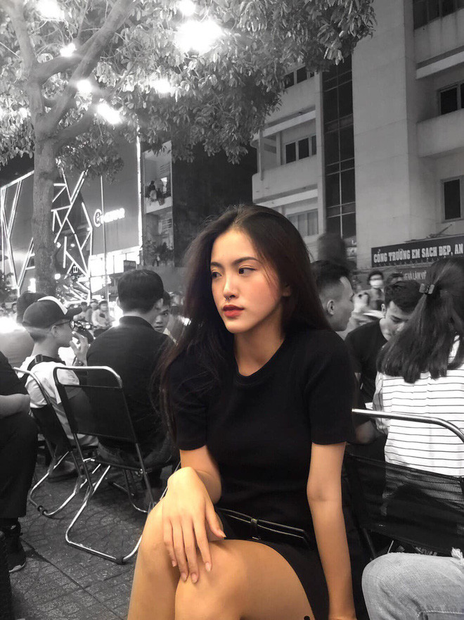 Có vẻ như sở thích của Thu Hà là tìm kiếm những quán cafe đẹp để sống ảo.