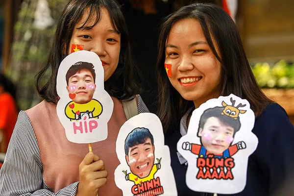 Những bức hình chibi các cầu thủ U23 Việt Nam khá dễ thương cũng được các CĐV mang đến SVĐ Thống Nhất chiều ngày 4/2 trong buổi giao lưu.