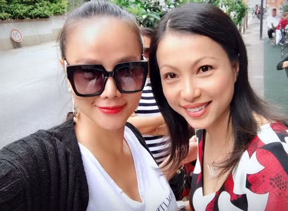 Ngô Mỹ Uyên ở thì hiện tại vẫn rất mặn mà và giữ được vóc dáng thon gọn ngày nào