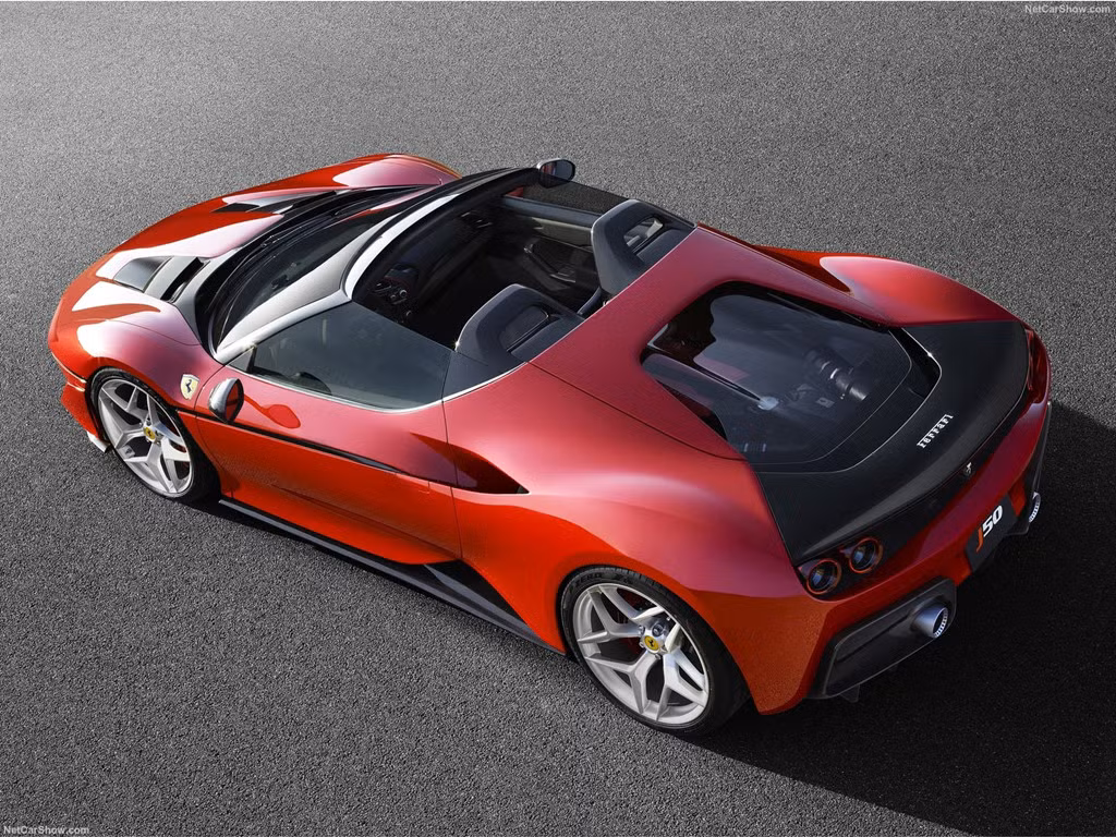 Ferrari J50 Ferrari J50 là phiên bản giới hạn cho thị trường Nhật Bản nhân kỷ niệm 50 năm hãng xe Italia có mặt tại đây. Ferrari J50 được sản xuất dựa trên 488 Spider và chiếc coupe 488 GTB. Thiết kế của J50 là sự hợp tác của bộ phận Special Project và trung tâm Ferrari Styling Center.